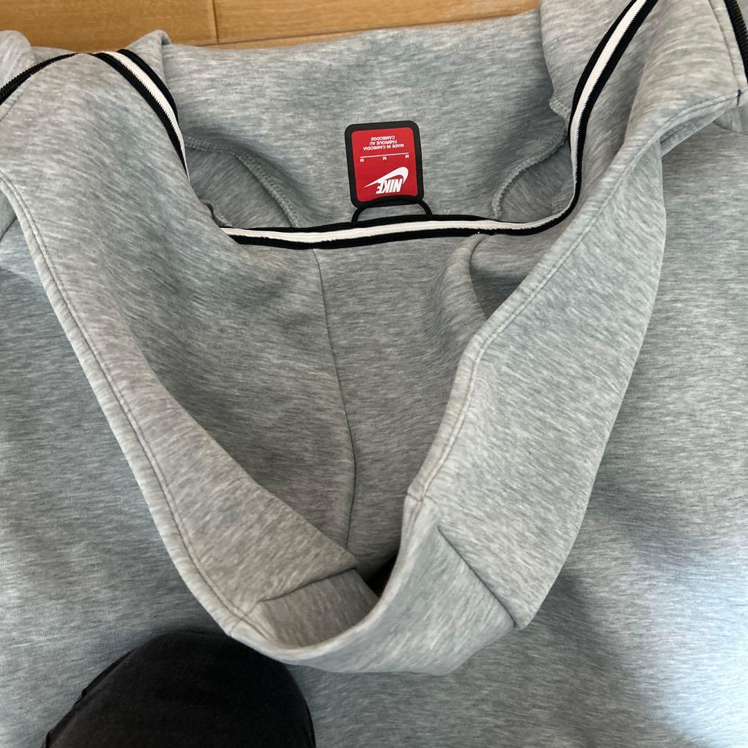 Nike テックフリース　上