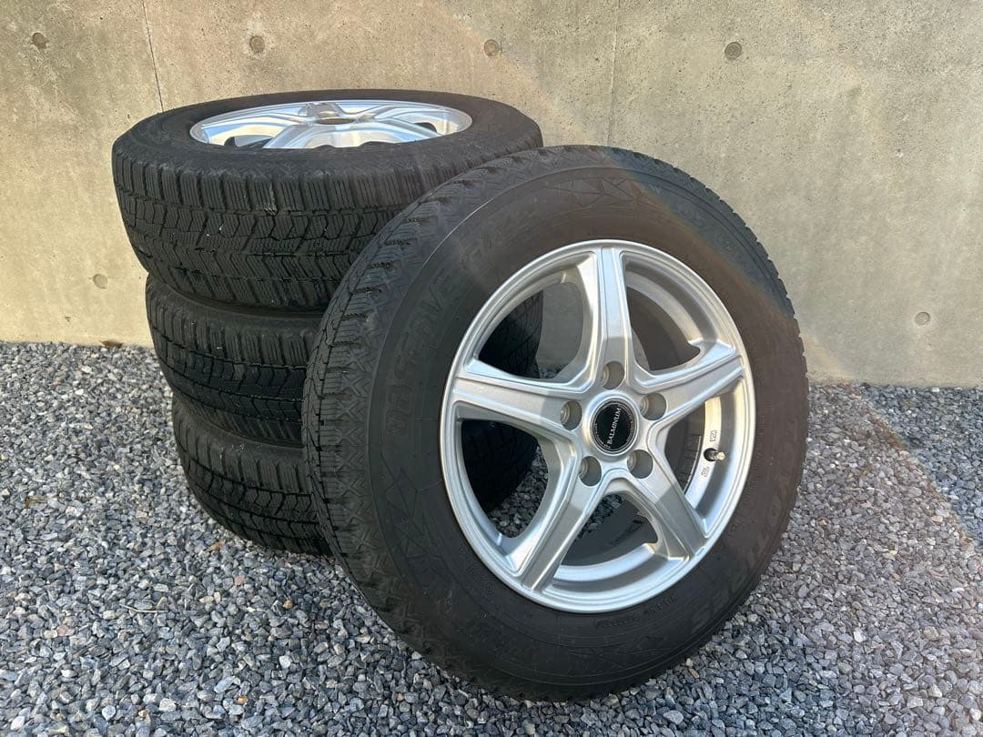 セレナc27 TOYO 195/65R15 スタッドレスタイヤホイール