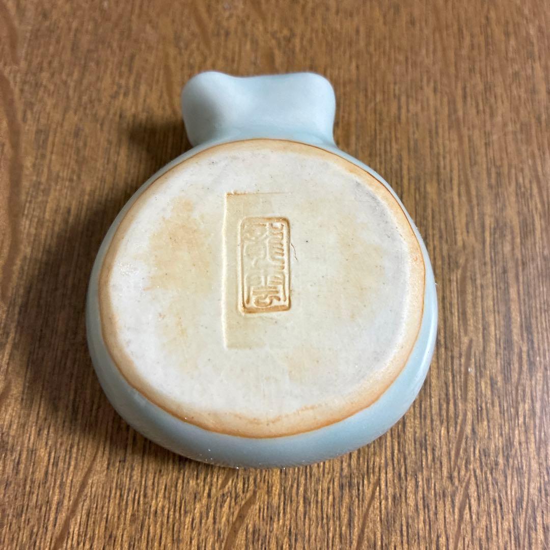 香合　青瓷袋鼠