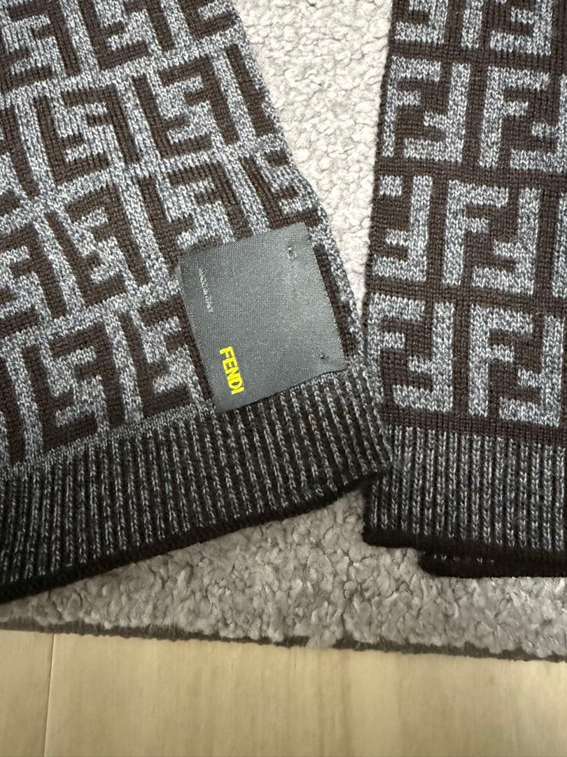 【美品】 FENDI　フェンディ　ズッカ柄　マフラー　ブラック　グレー