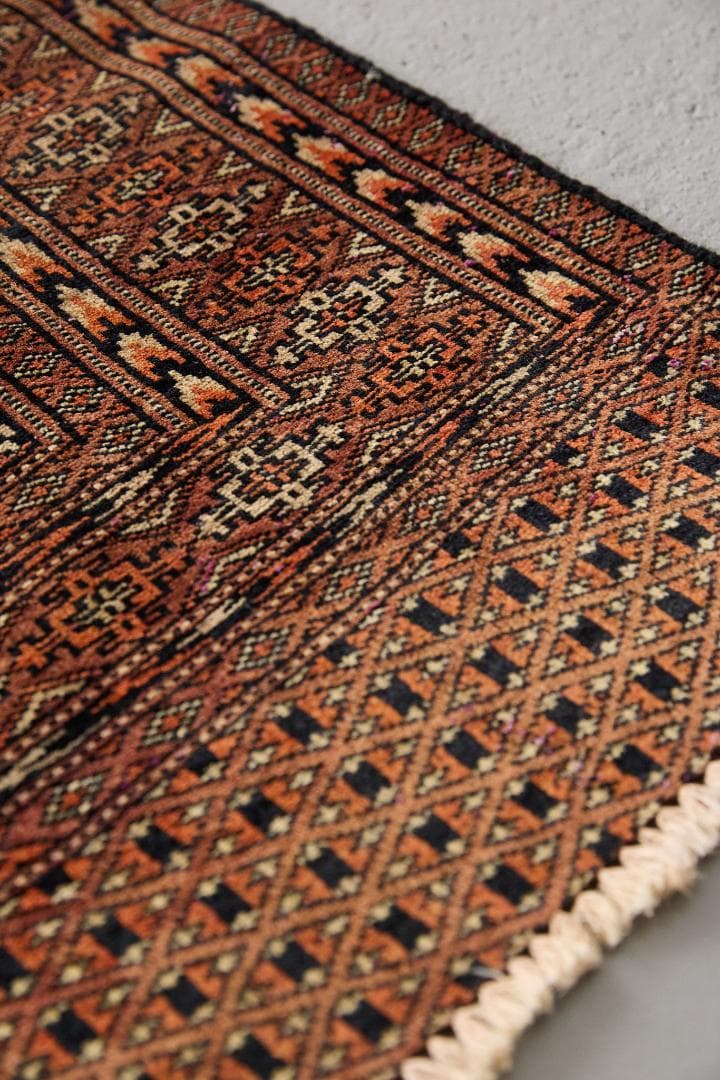 ヴィンテージラグ　トライバルラグ　ラホール産（241×74cm）赤　茶　黒