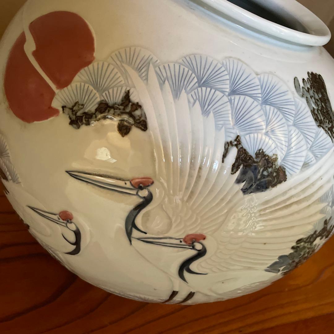 高麗白磁の象嵌（ぞうがん）壺　大壺 旭日鶴老松　象嵌壺　40x40