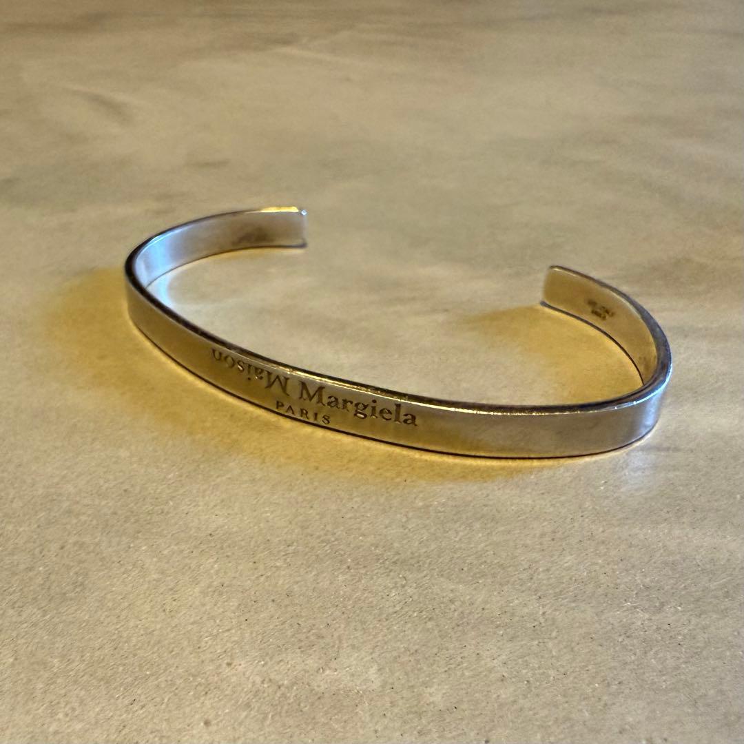 maison margiela ロゴ ブレスレット カフ リバース 反転