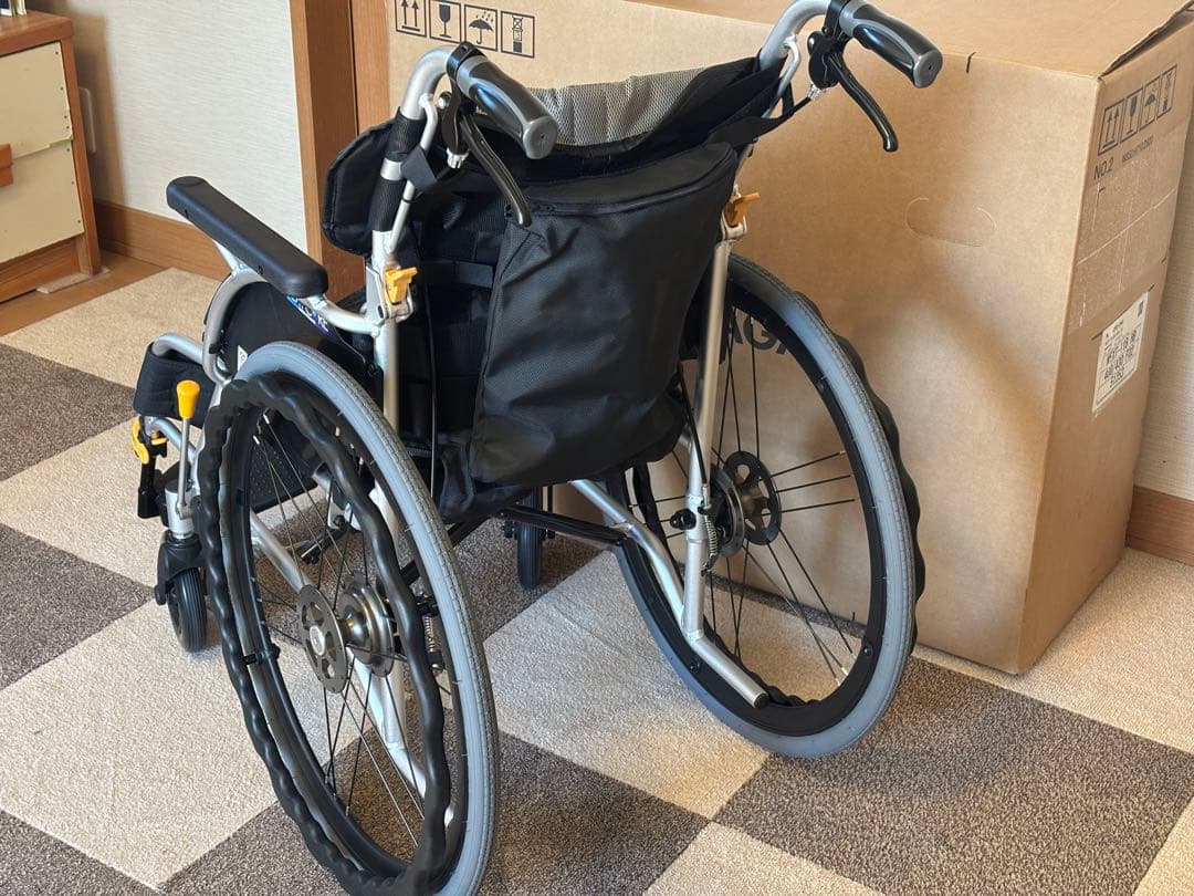 【送料込】未使用：松永製作所 ネクストコア 自走式車椅子 NEXT-11BHB