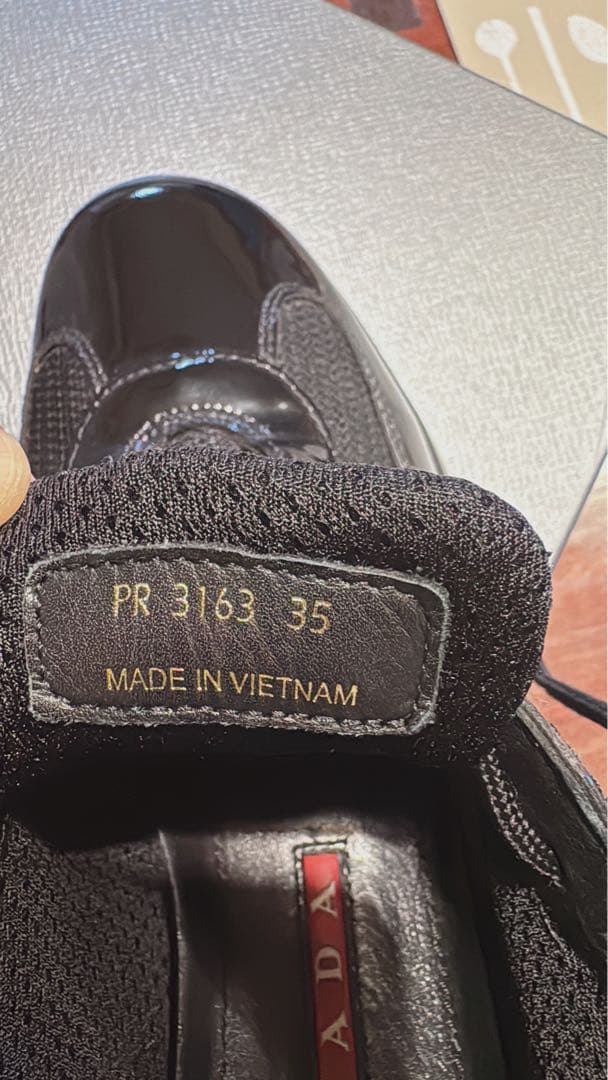 PRADA ブラック スニーカー