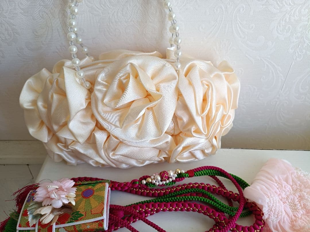 刺繍入り赤白に薔薇の花の着物に作り帯☆七五三フルセット