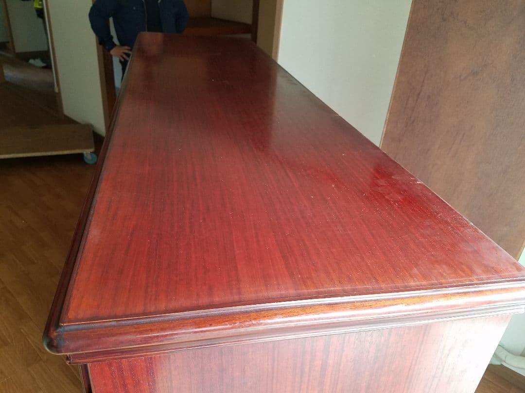 飾り棚。食器棚としても使えます。