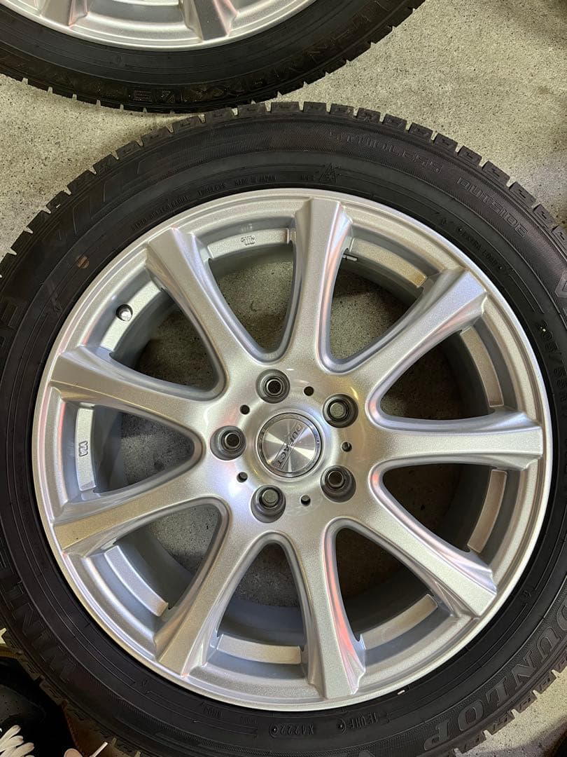 205 55 17 スタッドレスタイヤ 22年製　送料込み