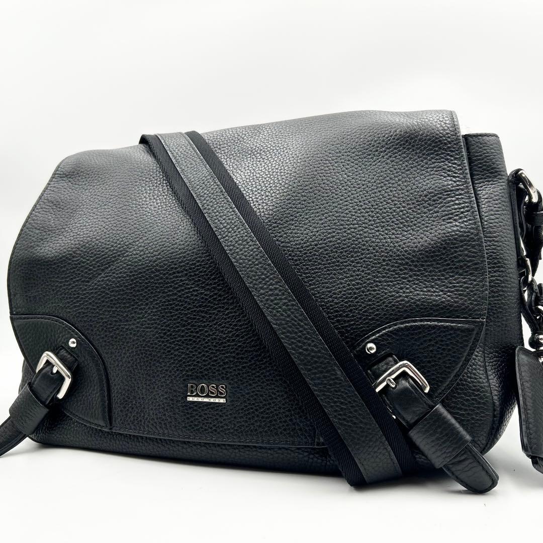 希少✨ ヒューゴボス メッセンジャーバッグ A4収納可 シボ革 ブラック ロゴ