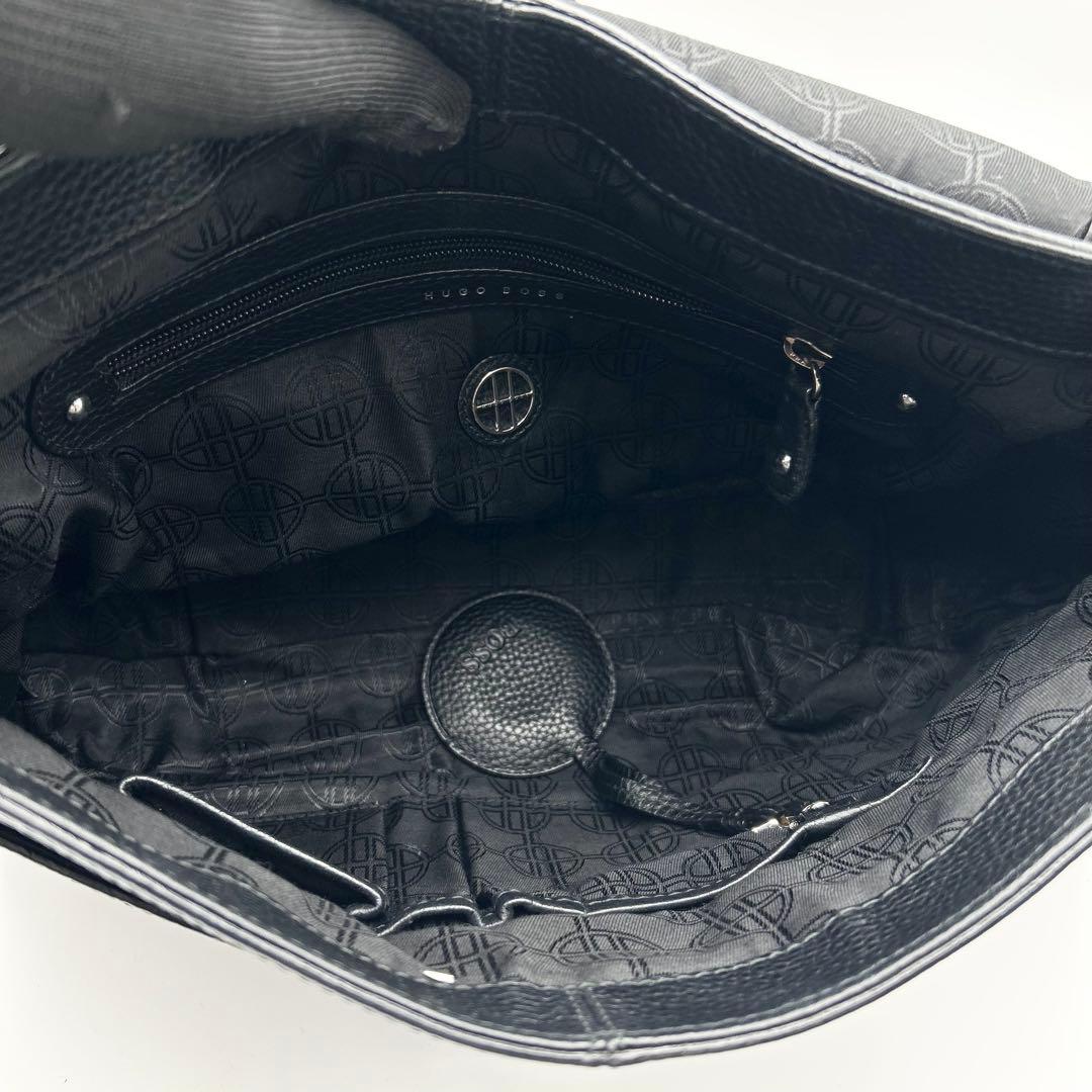 希少✨ ヒューゴボス メッセンジャーバッグ A4収納可 シボ革 ブラック ロゴ
