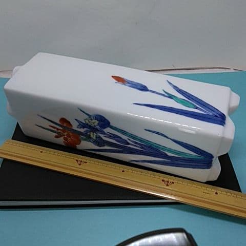 ６６１蔵出し 美術 工芸　魯山作 有田焼 伊万里焼　色 鍋島 菖蒲の花