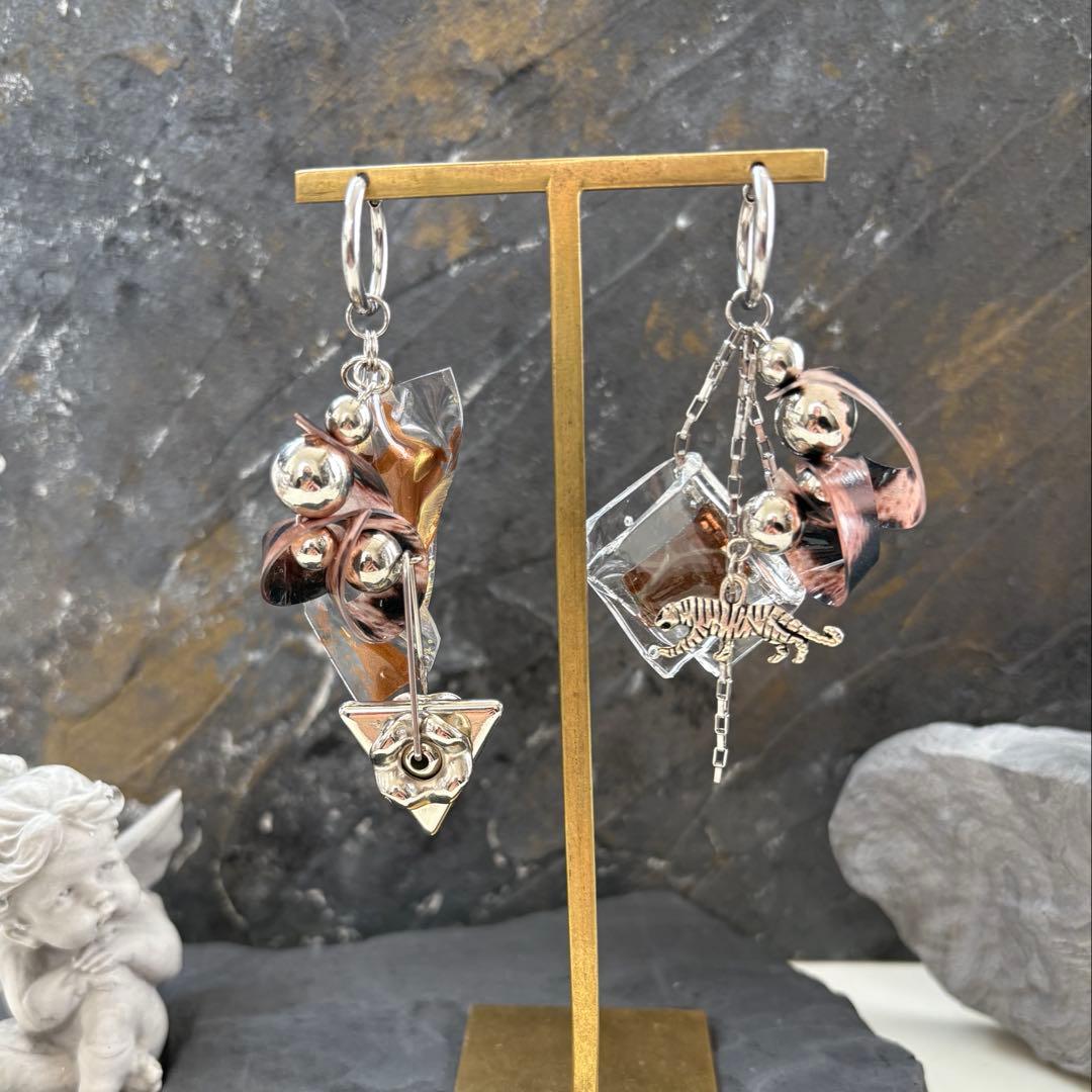 203 PVCを使用した個性的なかっこ可愛いアクセ❶ イヤリングorイヤリング