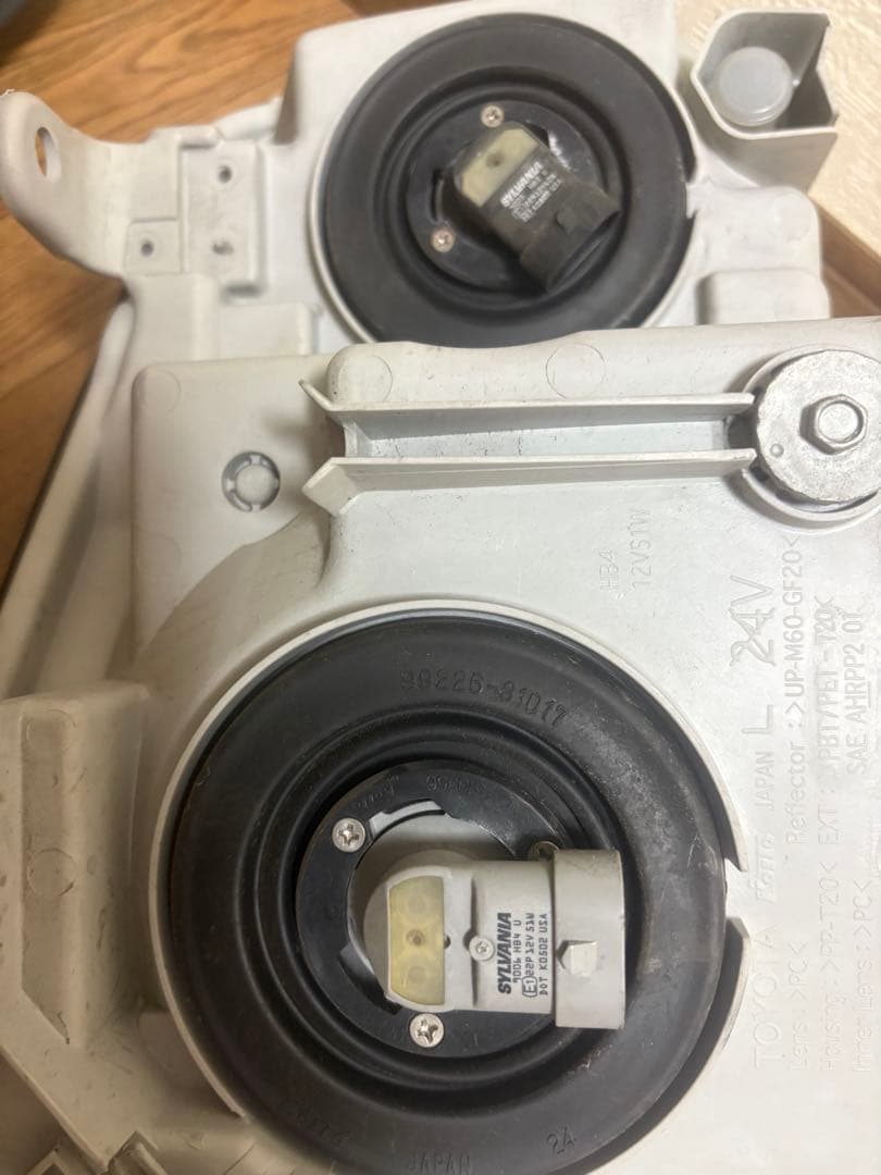 トヨタ純正215サーフ前期ヘッドライト2個セット