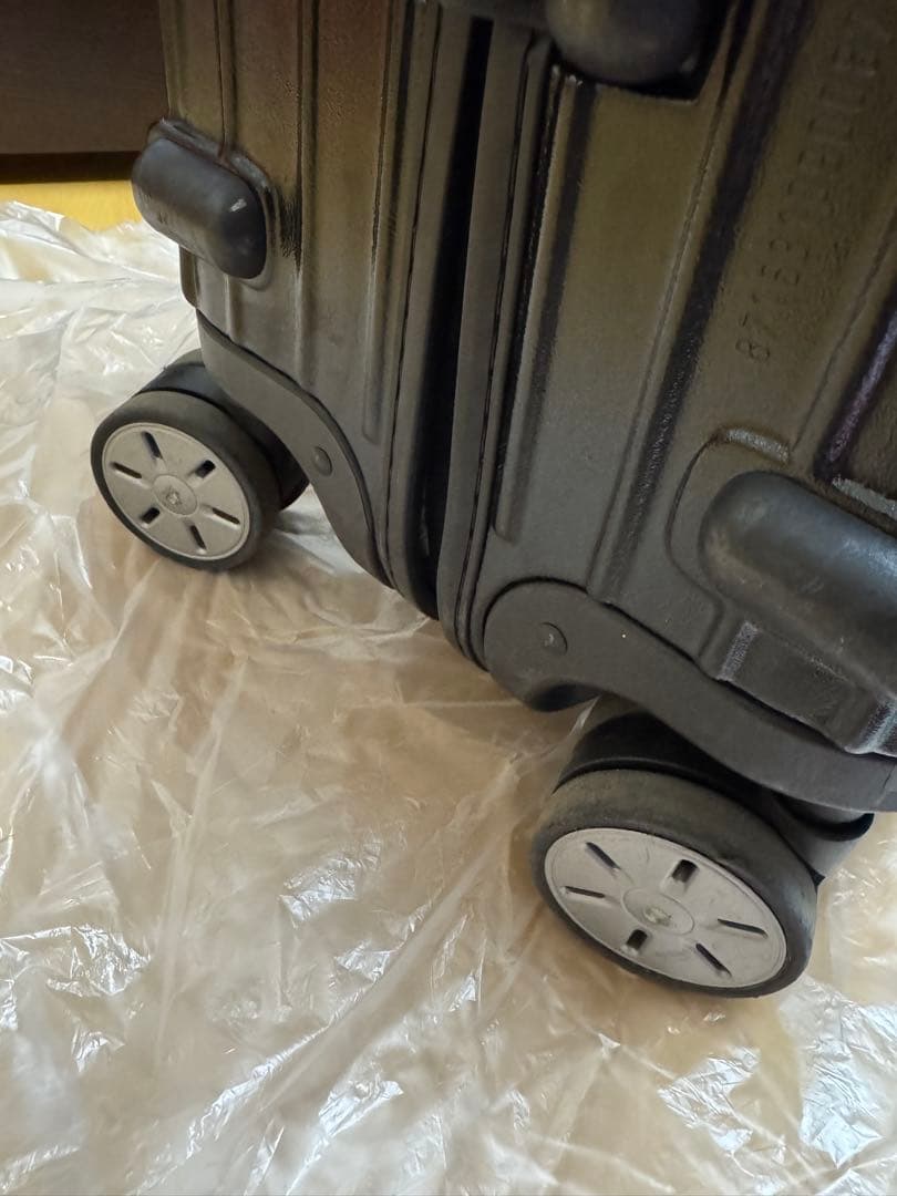 RIMOWA ブラック キャリーケース 中型