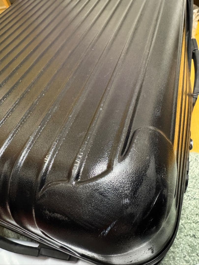 RIMOWA ブラック キャリーケース 中型