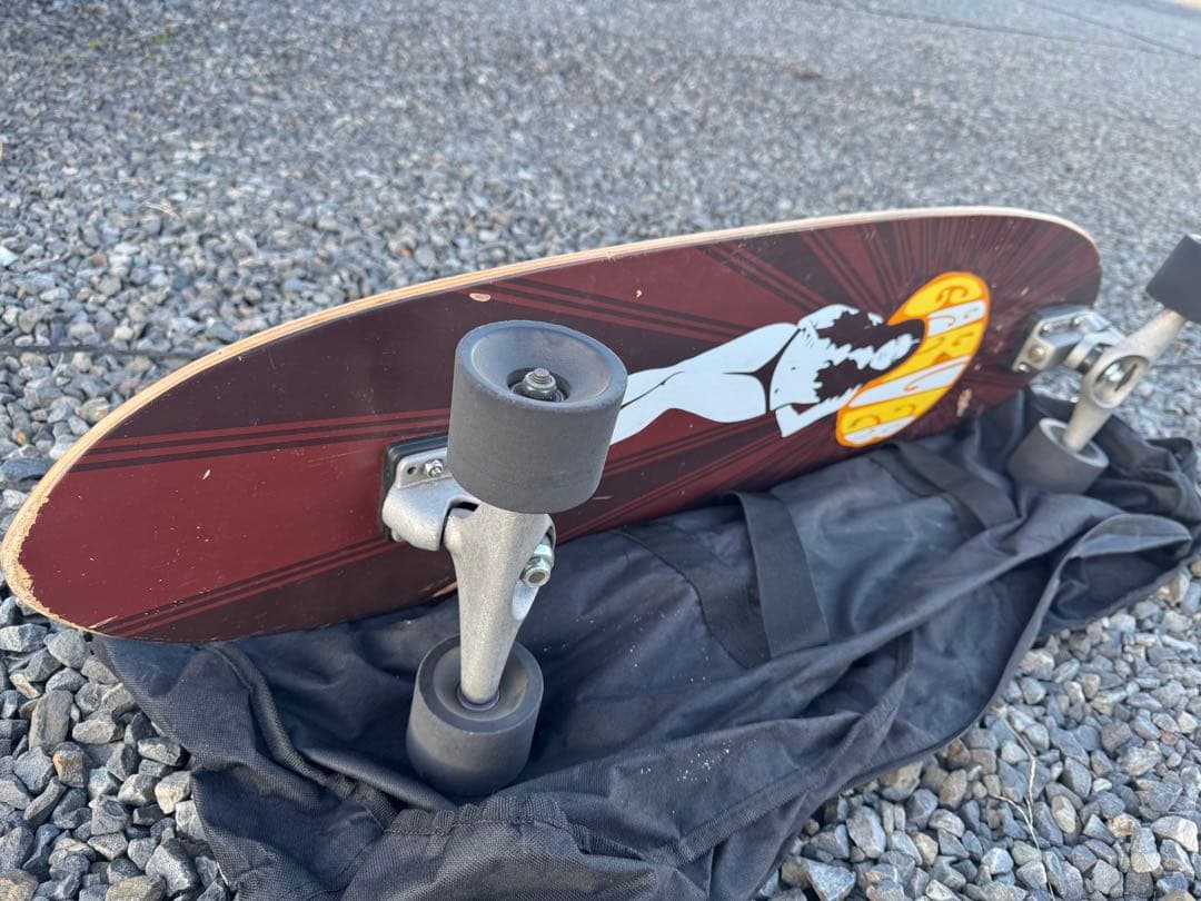 サーフスケート　カーバー 女性グラフィック