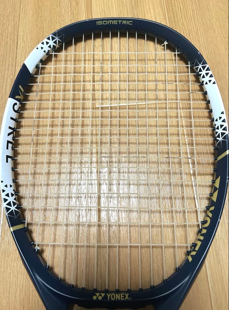 美品 ヨネックス　YONEX ASTREL 105 テニスラケット　G1E