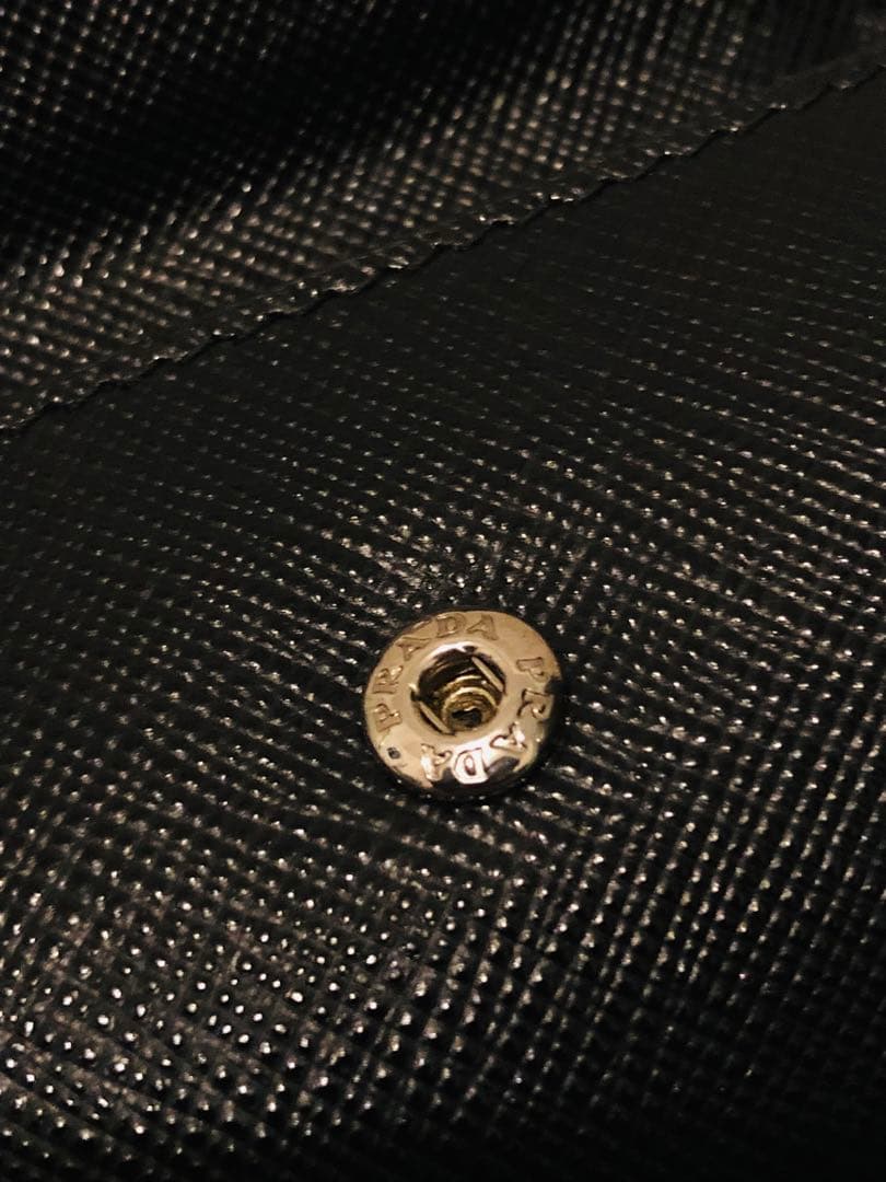 PRADA サフィアーノレザー 三つ折り財布 ブラックICチップ(RFID)搭載