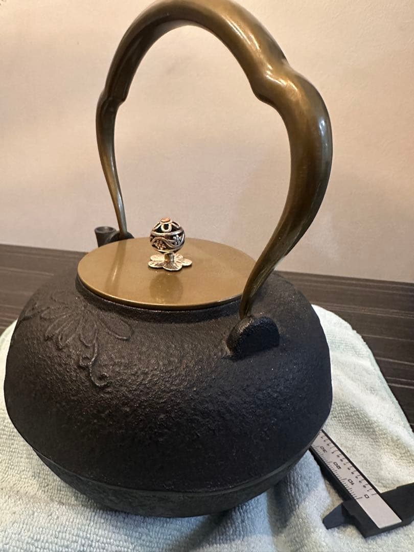 鋳鉄 花模様 鉄瓶