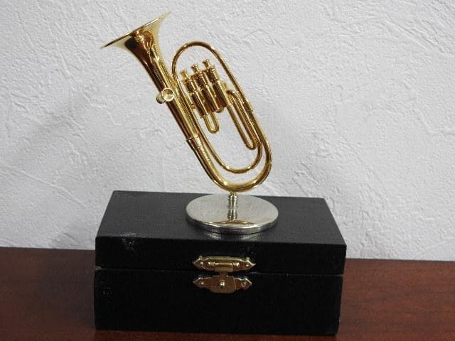 アルトホルン置物　M769