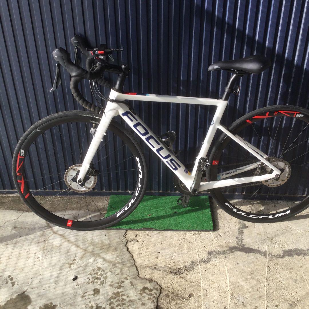 FOCUS ロードバイク ホワイト フルクラムホイール　引き取り限定