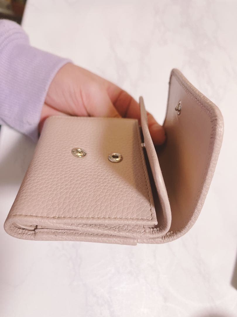 PRADA ベージュ 三つ折り財布