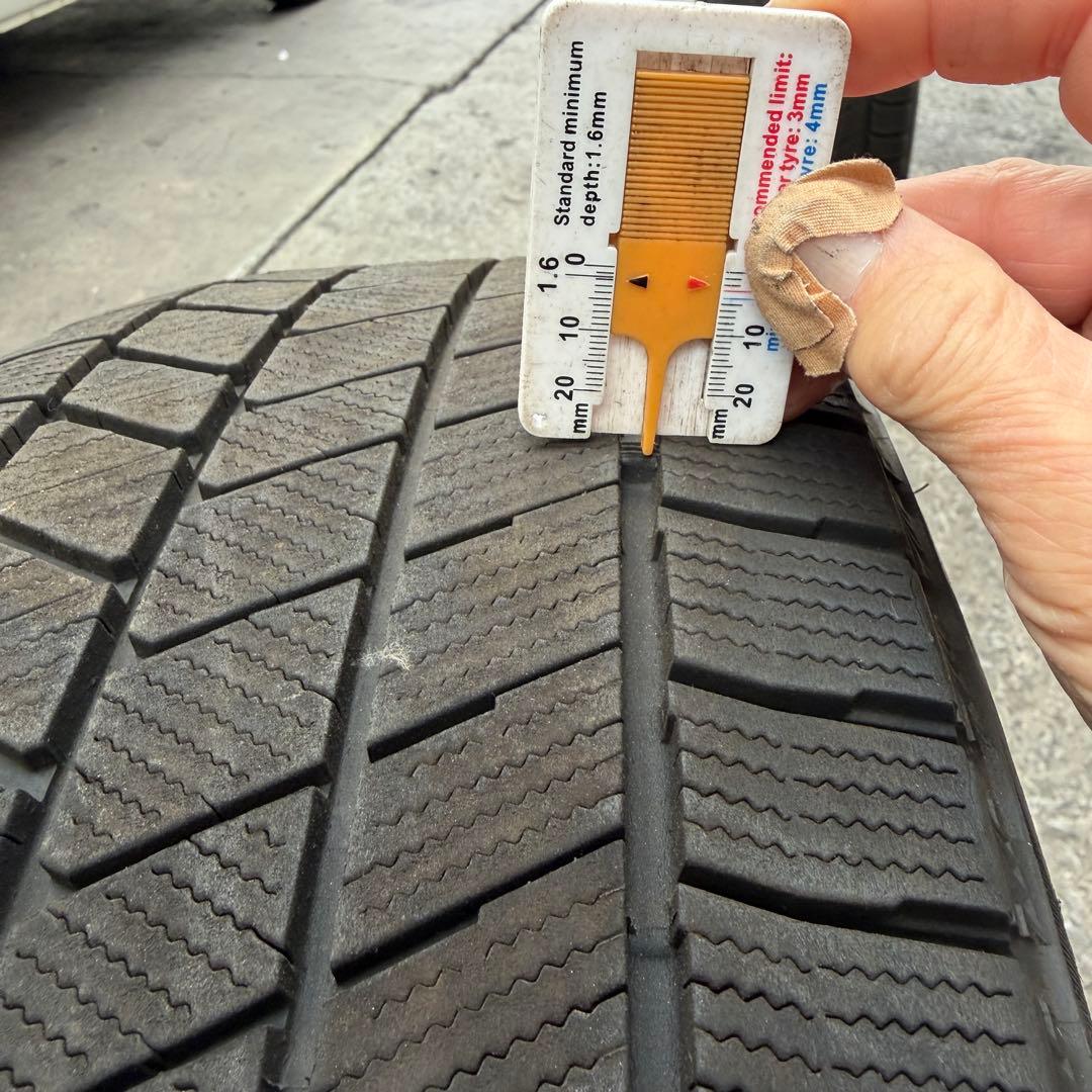 ブリヂストン VRX3 225/45R18 スタッドレスタイヤ 2本