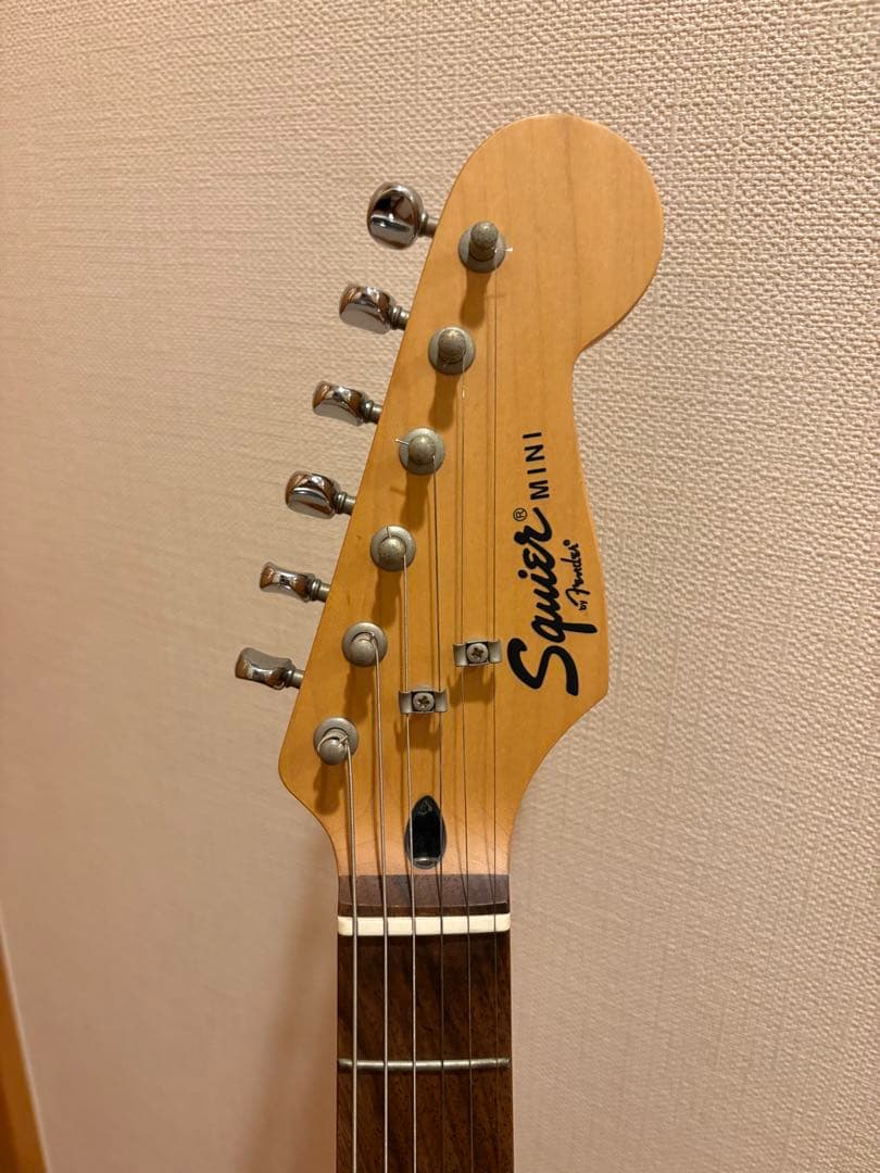 q*a様 Hello Kitty mini guitar Squier by F