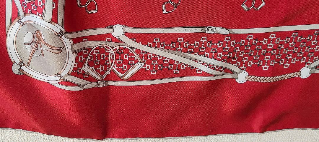 GUCCI ラグジュアリーコレクション シルクスカーフ