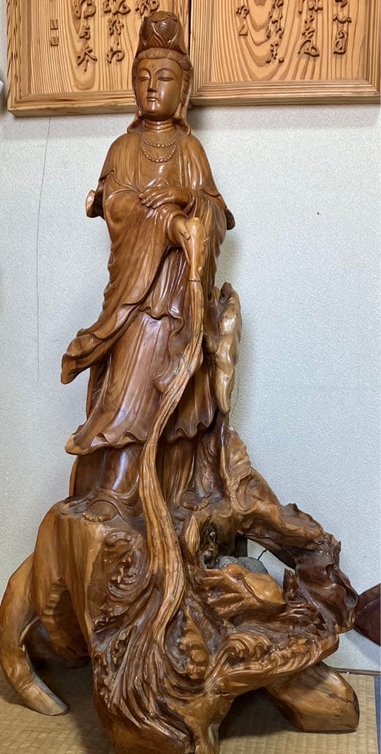 木彫　滴水観音菩薩立像