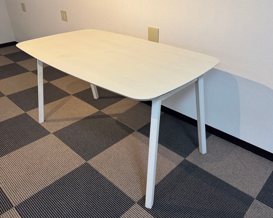 ホワイト木製長方形ダイニングテーブル