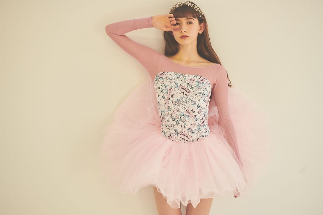 stina　スティナ　Mサイズ　長袖　タイプT　花柄　ピンク　人気　中古美品