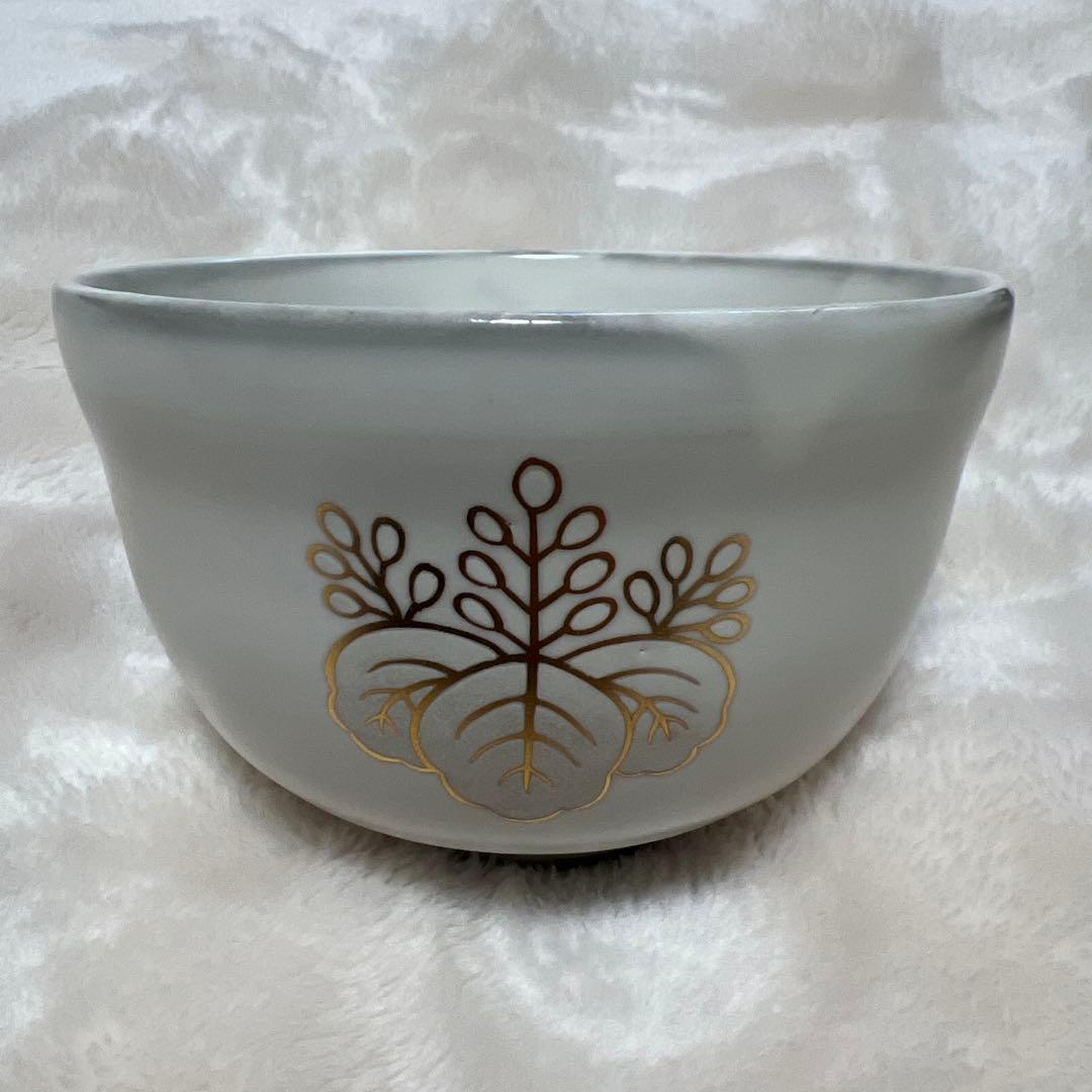 菊桐文 茶碗／共箱付き・作家物（箱書きあり）