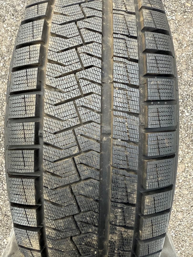 ピレリ　ICE ASIMMETRICO スタッドレスタイヤ 235/60R18