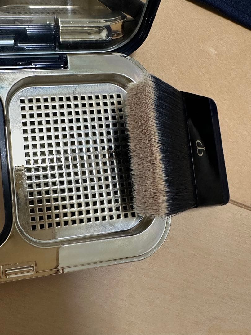 クレドポーボーテ　タンプードルエクラ　オークル10 ファンデーション　ブラシ