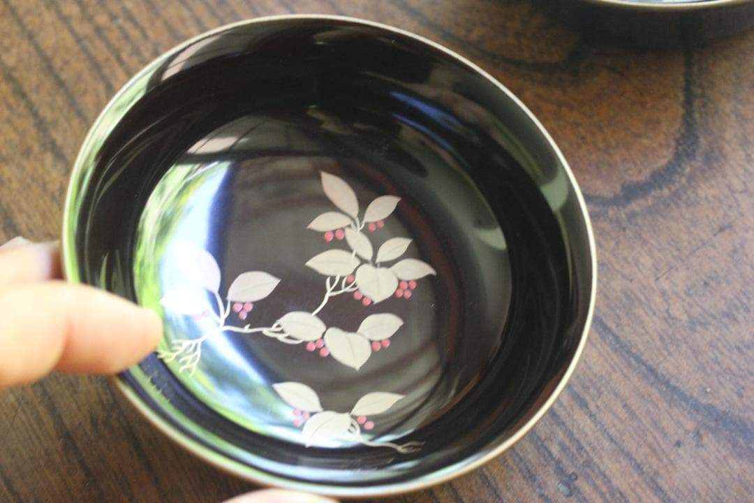 ばら売り可！時代金縁黒漆に優美な草花蒔絵の映える小皿7点（検輪島塗蒔絵皿菓子皿