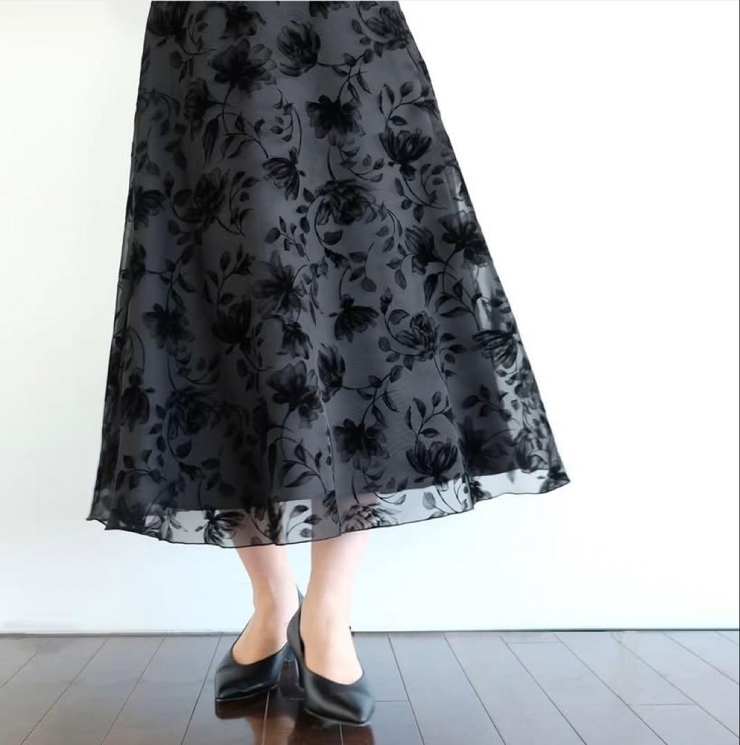 ストロベリーフィールズ　2024AW フロッキー花柄フレアスカート　ネイビー