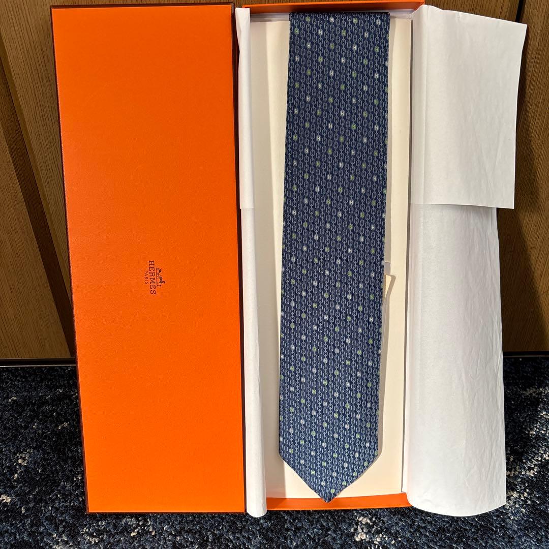未使用品　HERMES ネクタイ ネイビー パターン入り