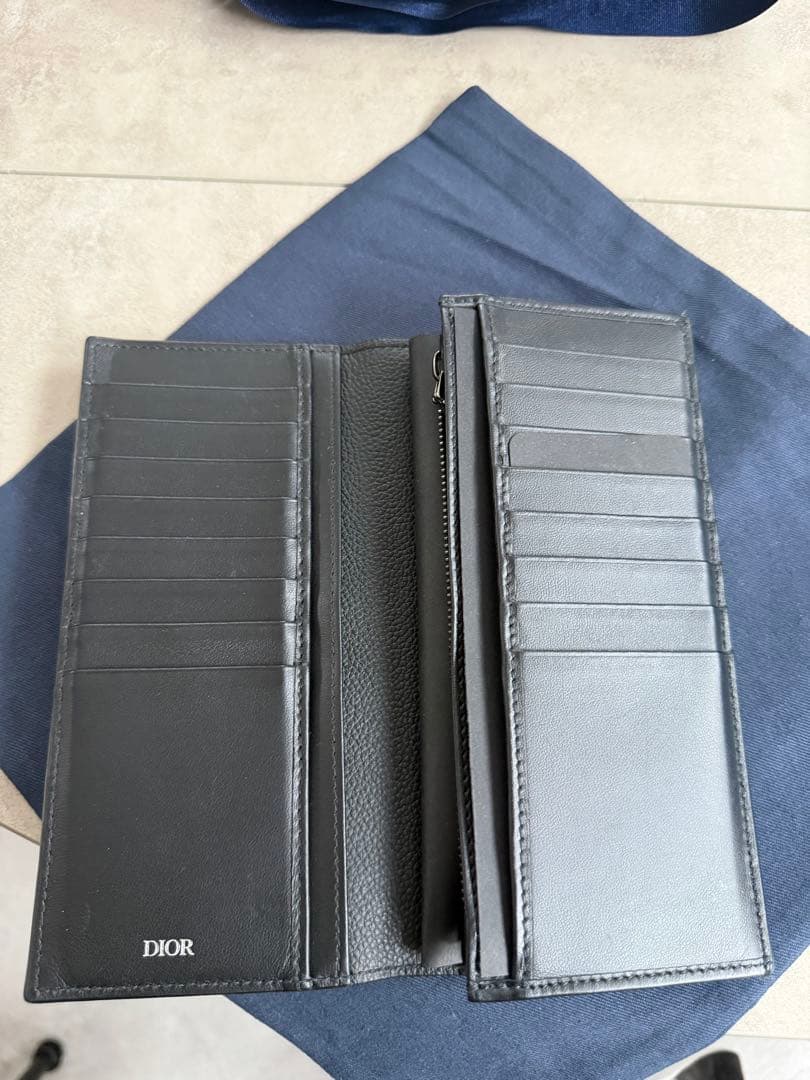 Dior バーティカルメンズ長財布　グラビティレザー