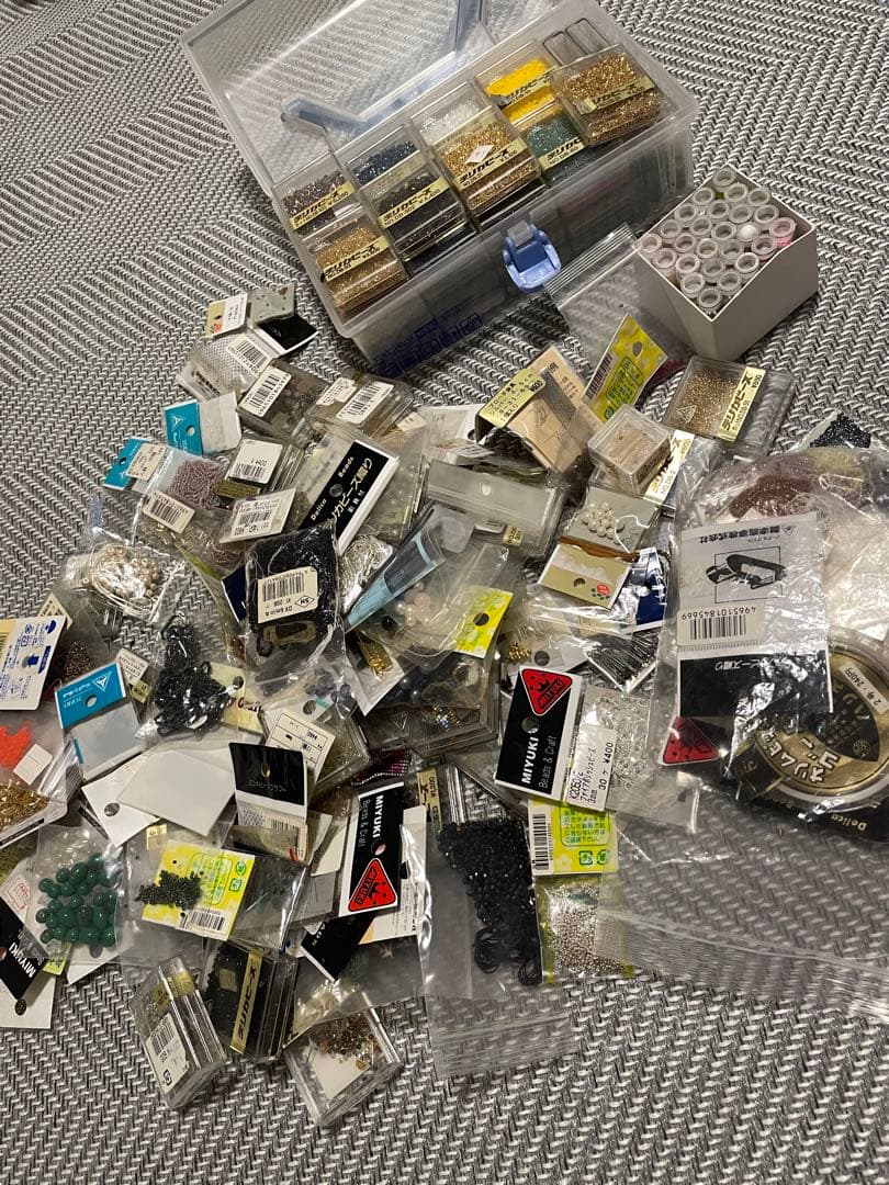 デリカビーズ　手芸パーツ　まとめて出品