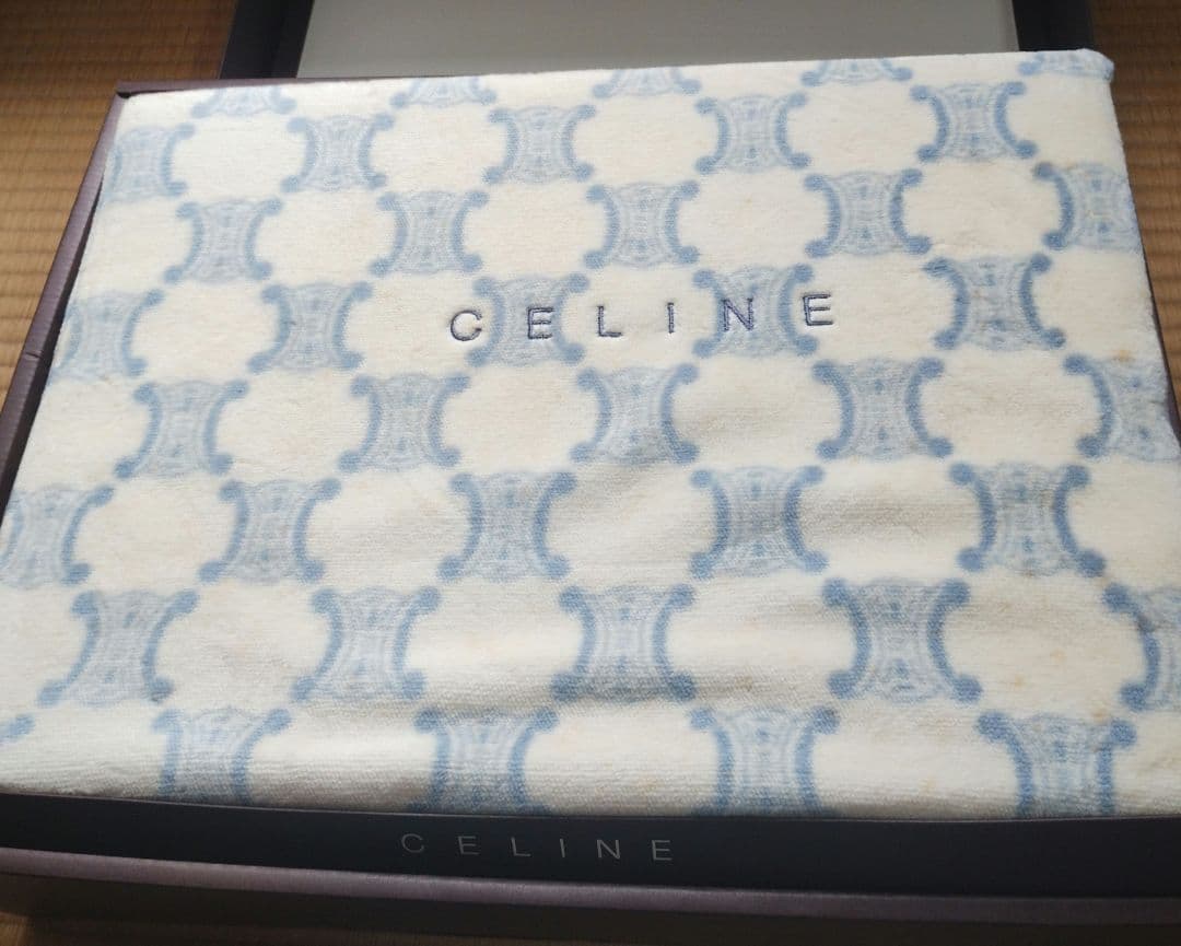 【日本製】☆CELINEセリーヌ☆白地ベースに水色マカダム柄綿毛布