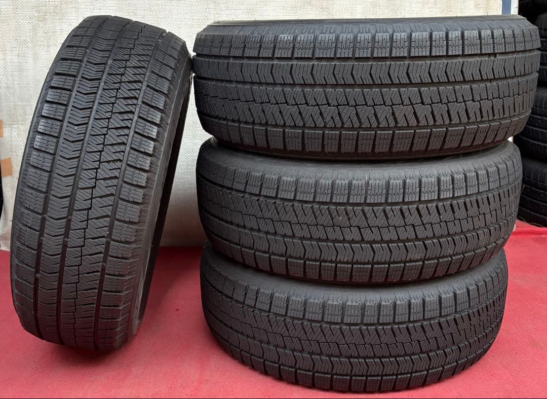 年製2022年バリ山国産Bridgestoneスタッドレスタイヤ4本のみ販売