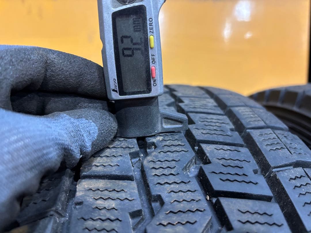 DUNLOP スタンドレスタイヤ 215/70R17.5 6本セット2021年製