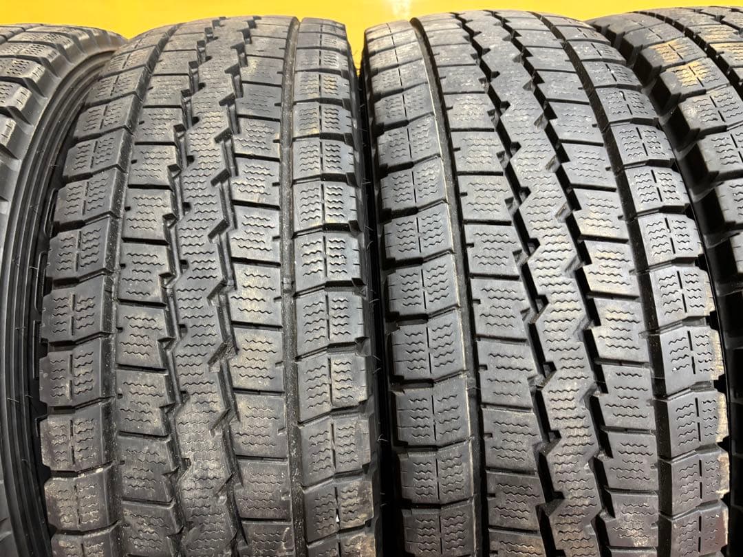 DUNLOP スタンドレスタイヤ 215/70R17.5 6本セット2021年製