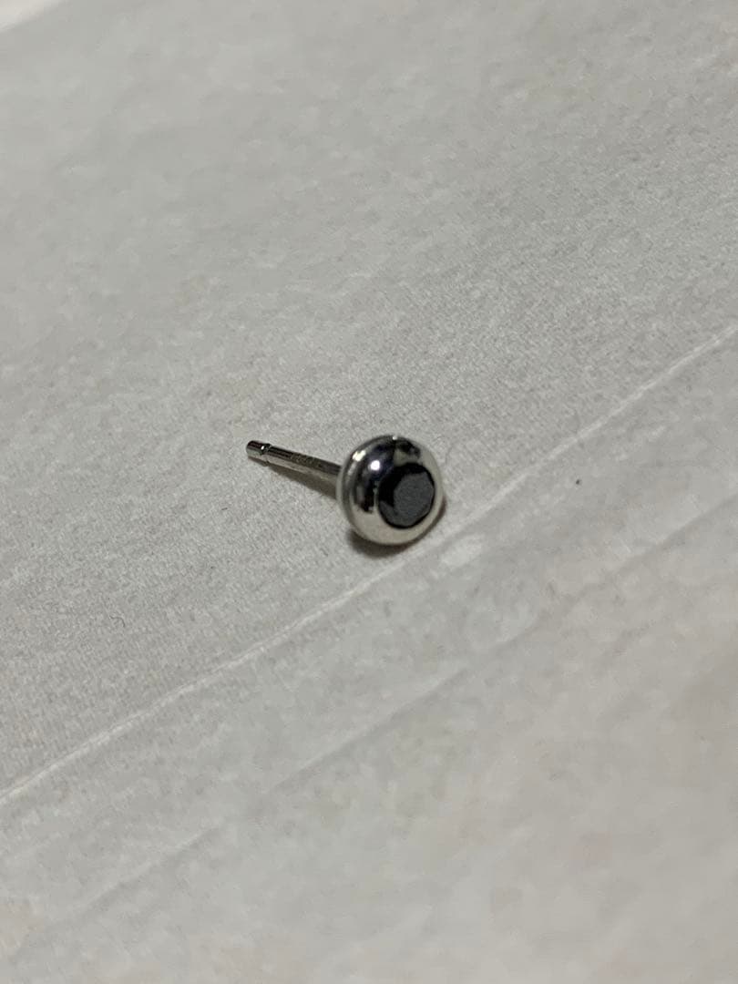 FLUI ブラックダイヤモンド ピアス(片耳用) プラチナ