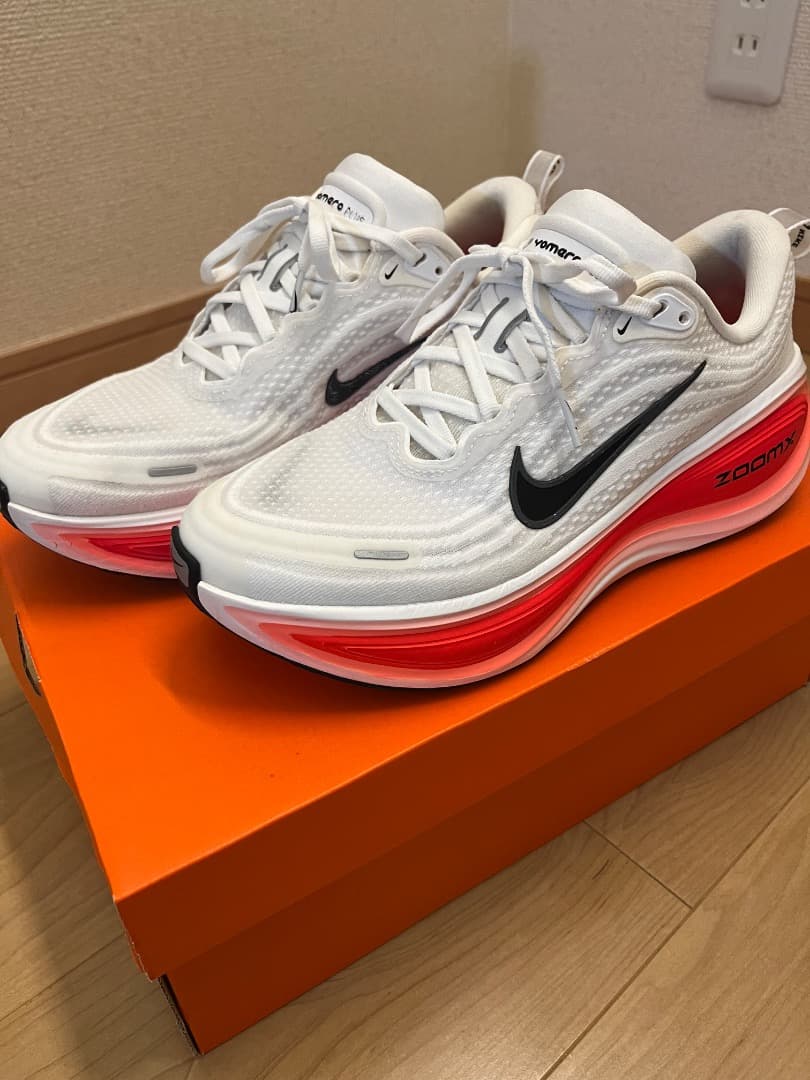 NIKE ナイキ　ボメロ　プラス　ランニングシューズ　vomero plus