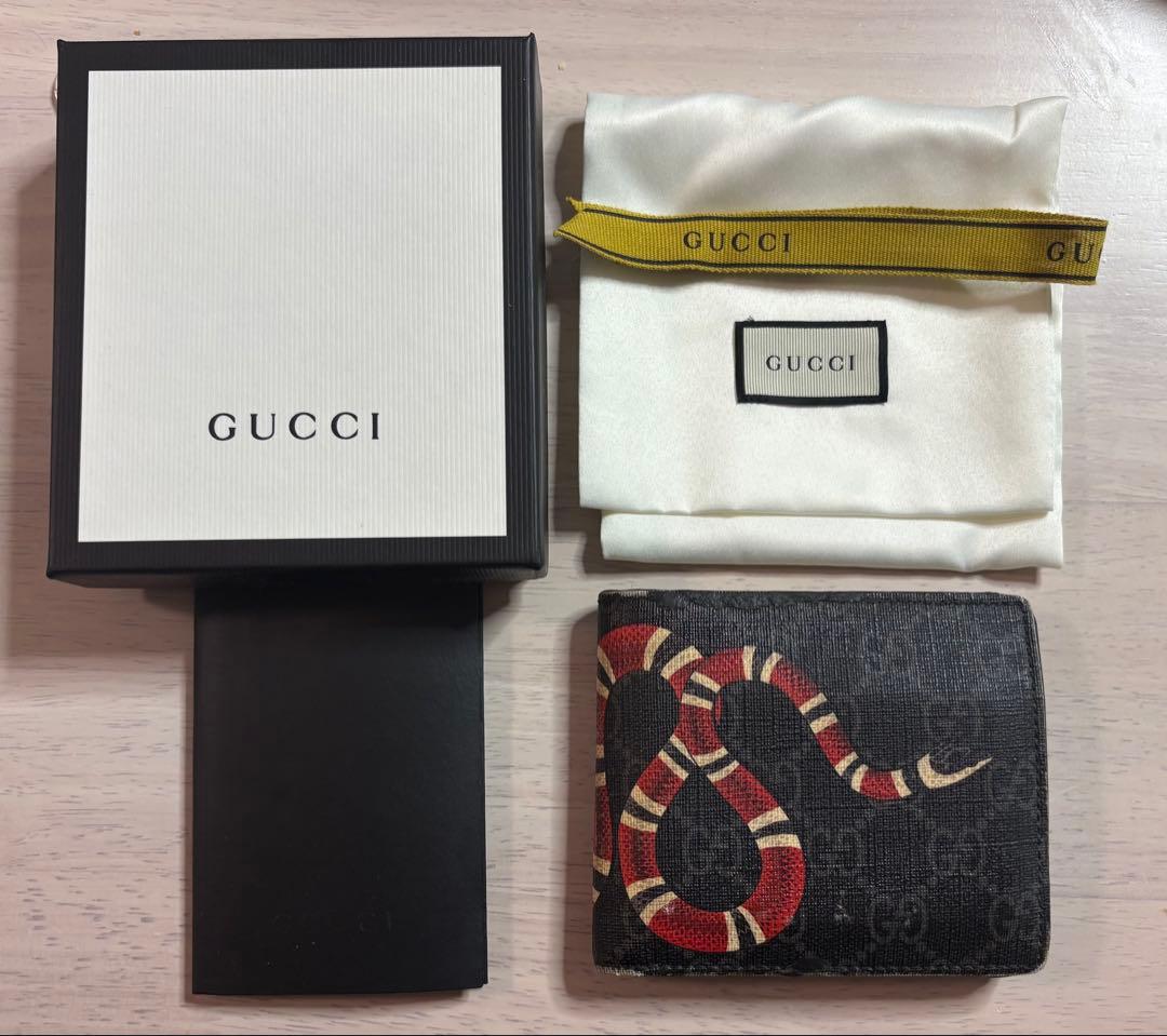 GUCCI 蛇デザイン 二つ折り財布