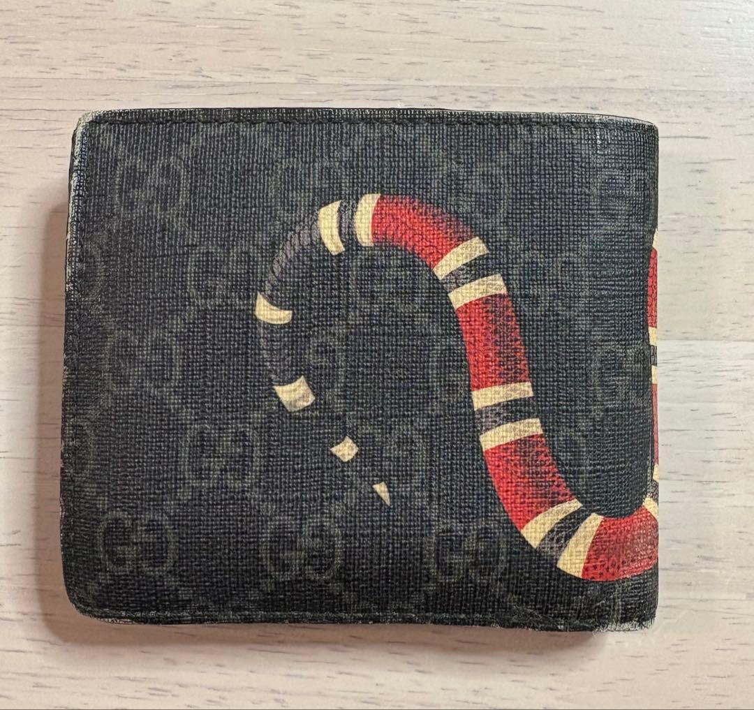 GUCCI 蛇デザイン 二つ折り財布