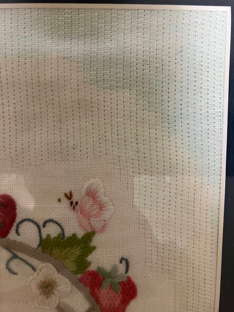 戸塚刺繍　「女の子と猫」　額入りタペストリー　【ハンドメイド作品】