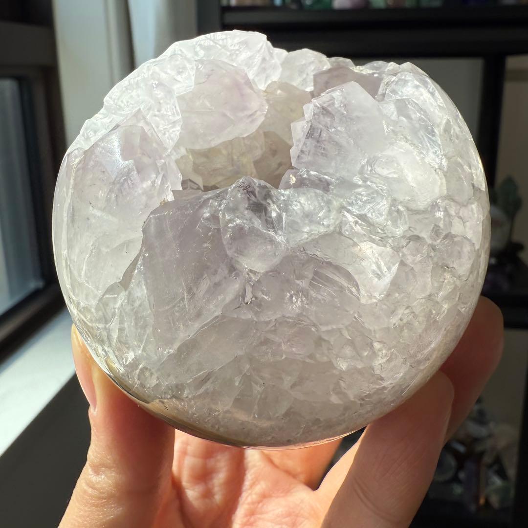 天然石アメジストの笑い口　置物　スフィアNO.120305